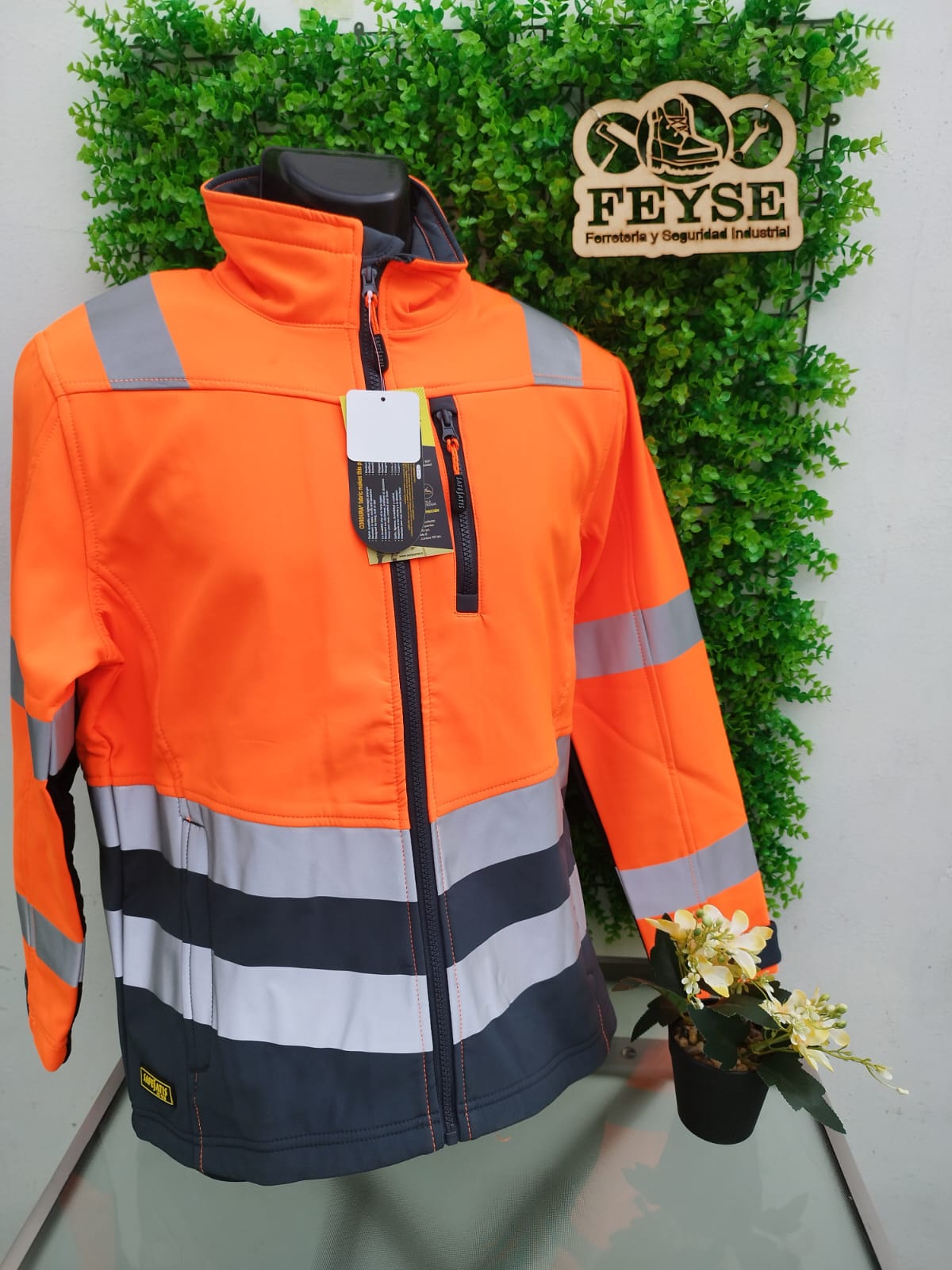 CHAQUETA SOFTSHELL HOMBRE NARANJO $29.990